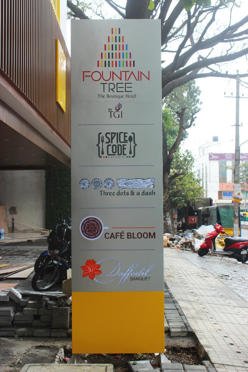 Fountain Tree By Tgi Otel Bangalore Dış mekan fotoğraf
