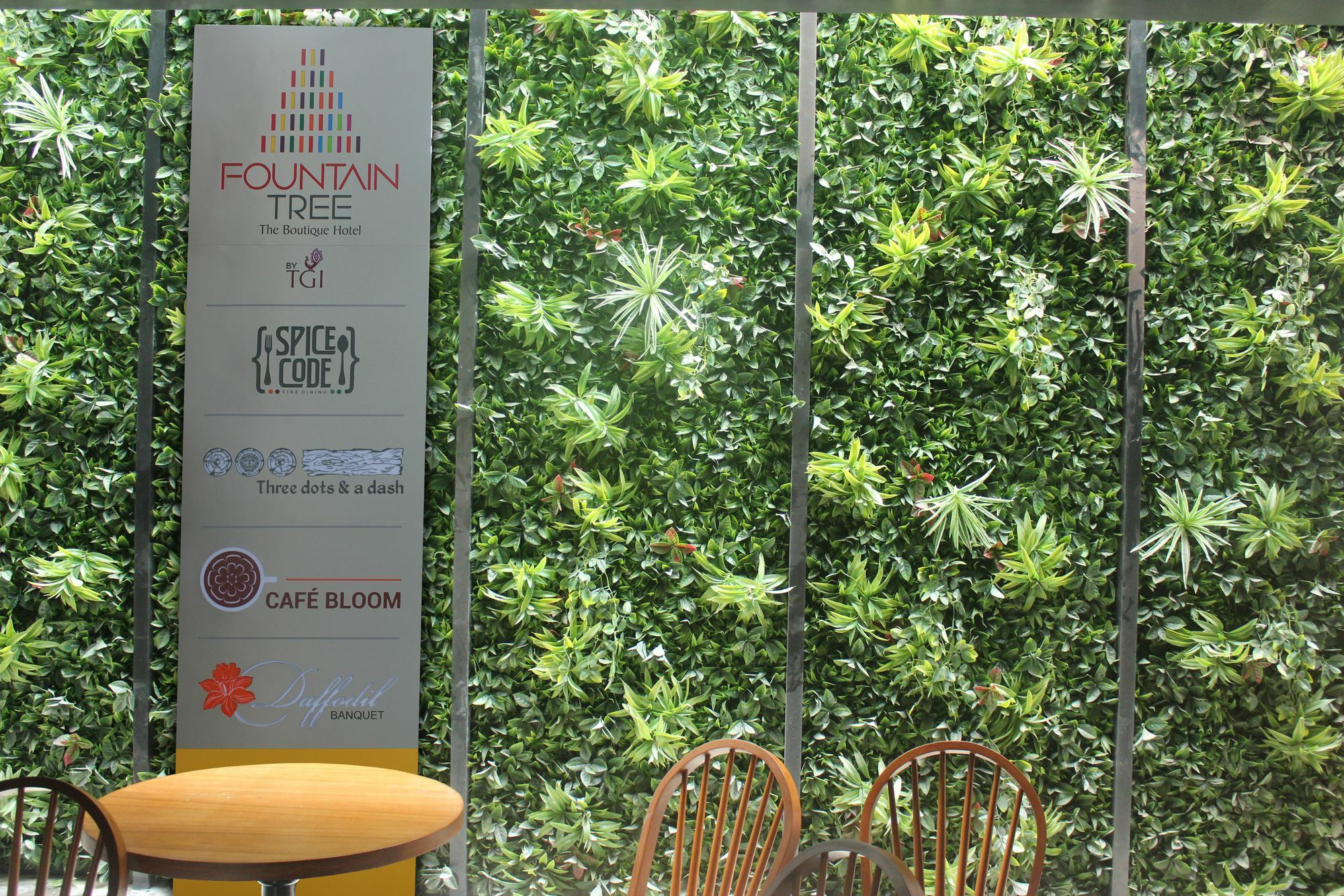 Fountain Tree By Tgi Otel Bangalore Dış mekan fotoğraf